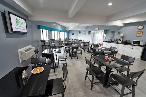 Admiralty Inn & Suites - a Red Collection Hotel