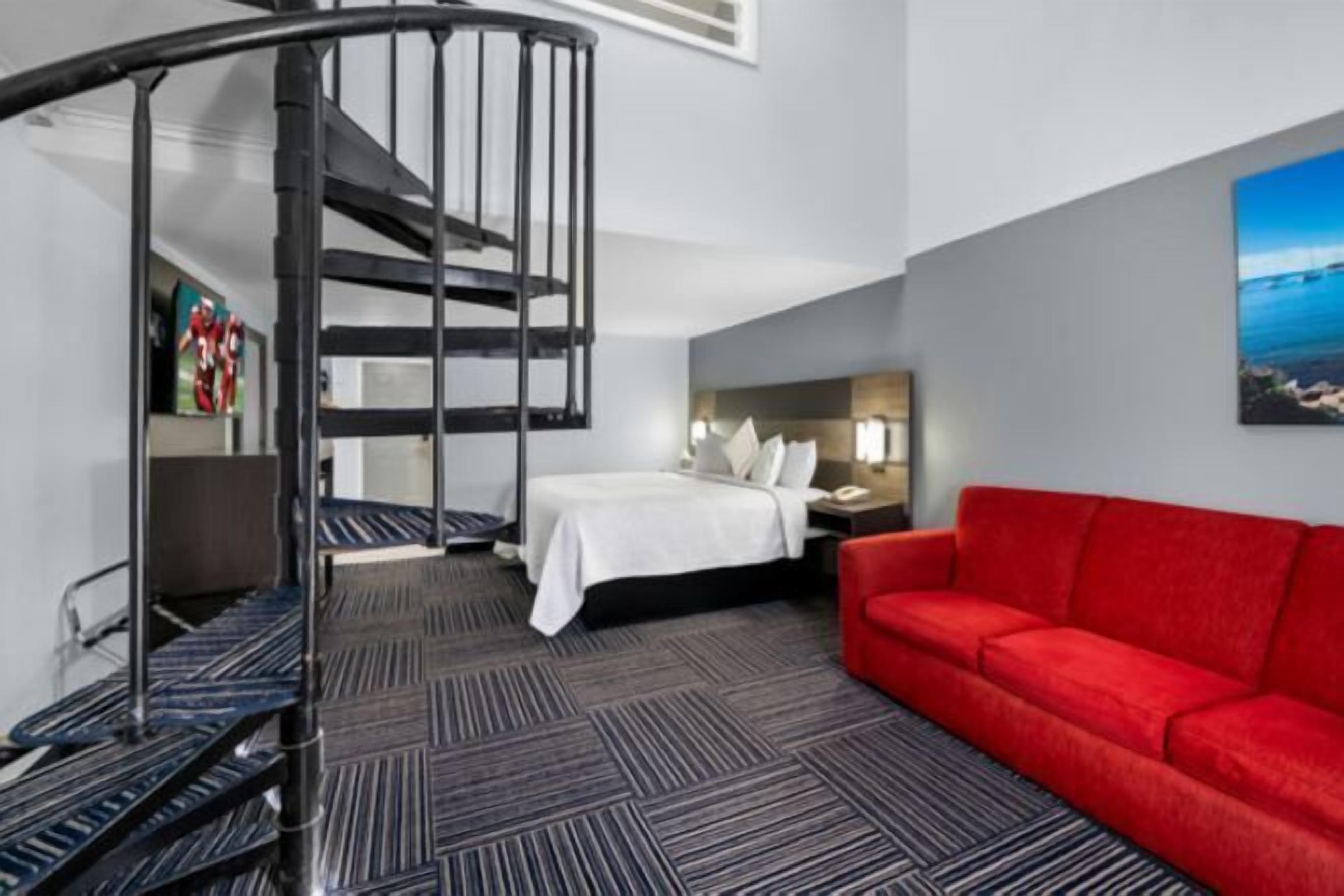 Een kluis op de kamer, een bureau, een laptopwerkplek