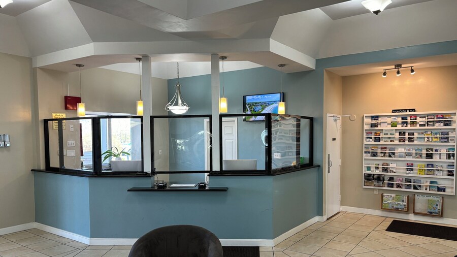 Admiralty Inn & Suites - a Red Collection Hotel