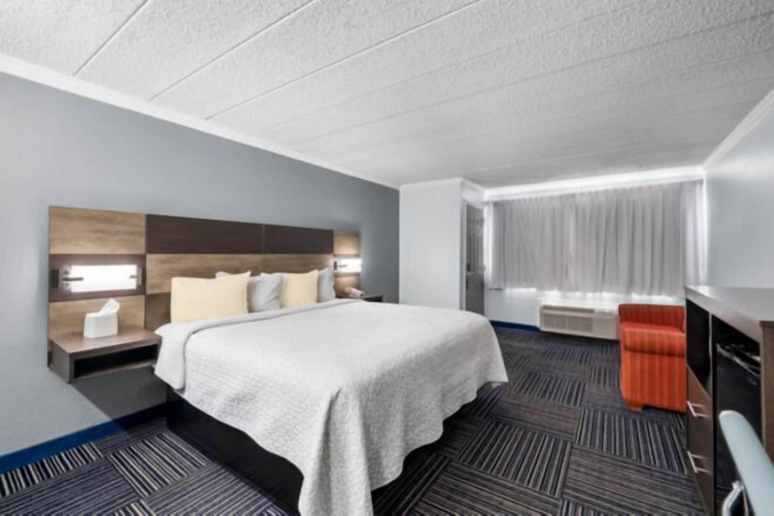 Een kluis op de kamer, een bureau, een laptopwerkplek