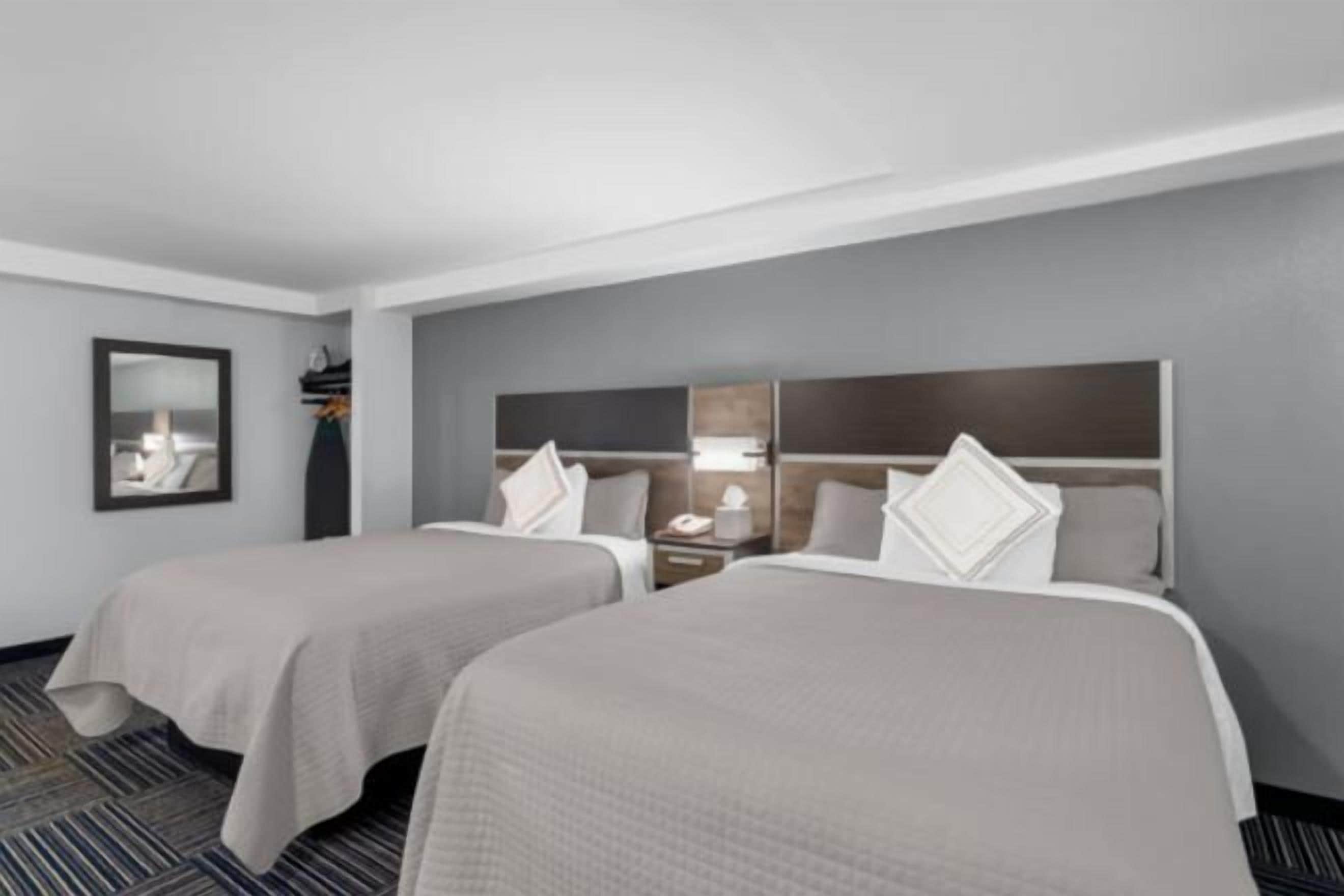 Een kluis op de kamer, een bureau, een laptopwerkplek