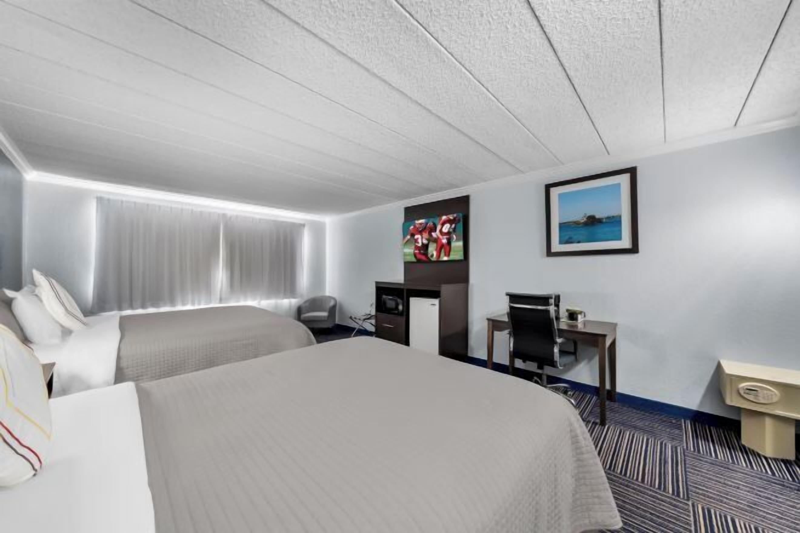 Een kluis op de kamer, een bureau, een laptopwerkplek