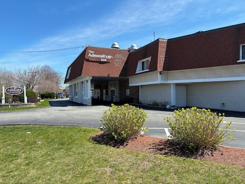 Admiralty Inn & Suites - a Red Collection Hotel