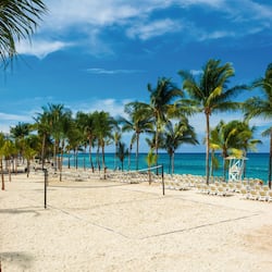 Private beach, white sand, sun loungers, beach towels