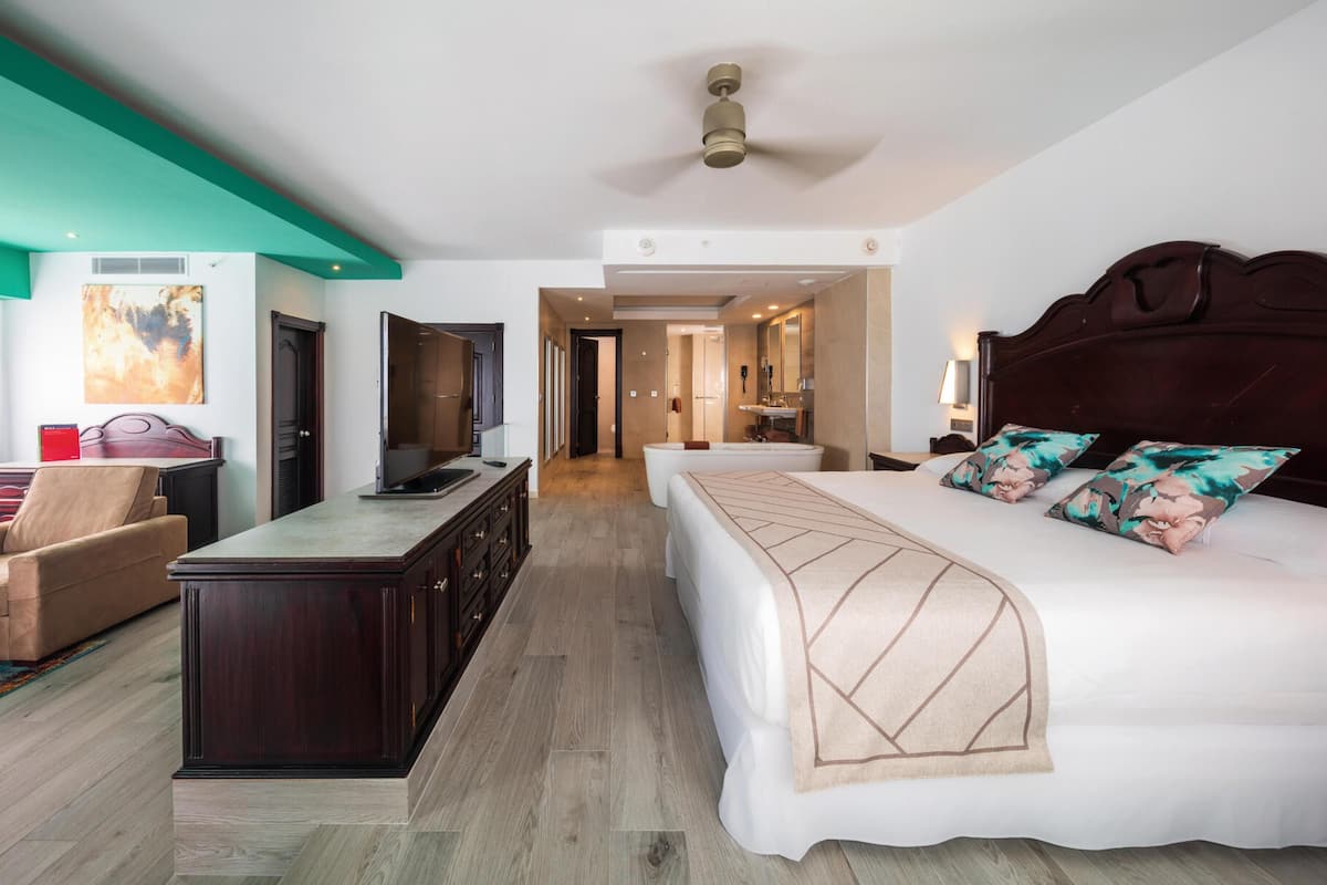 1 bedroom, free minibar, in-room safe, individually decorated