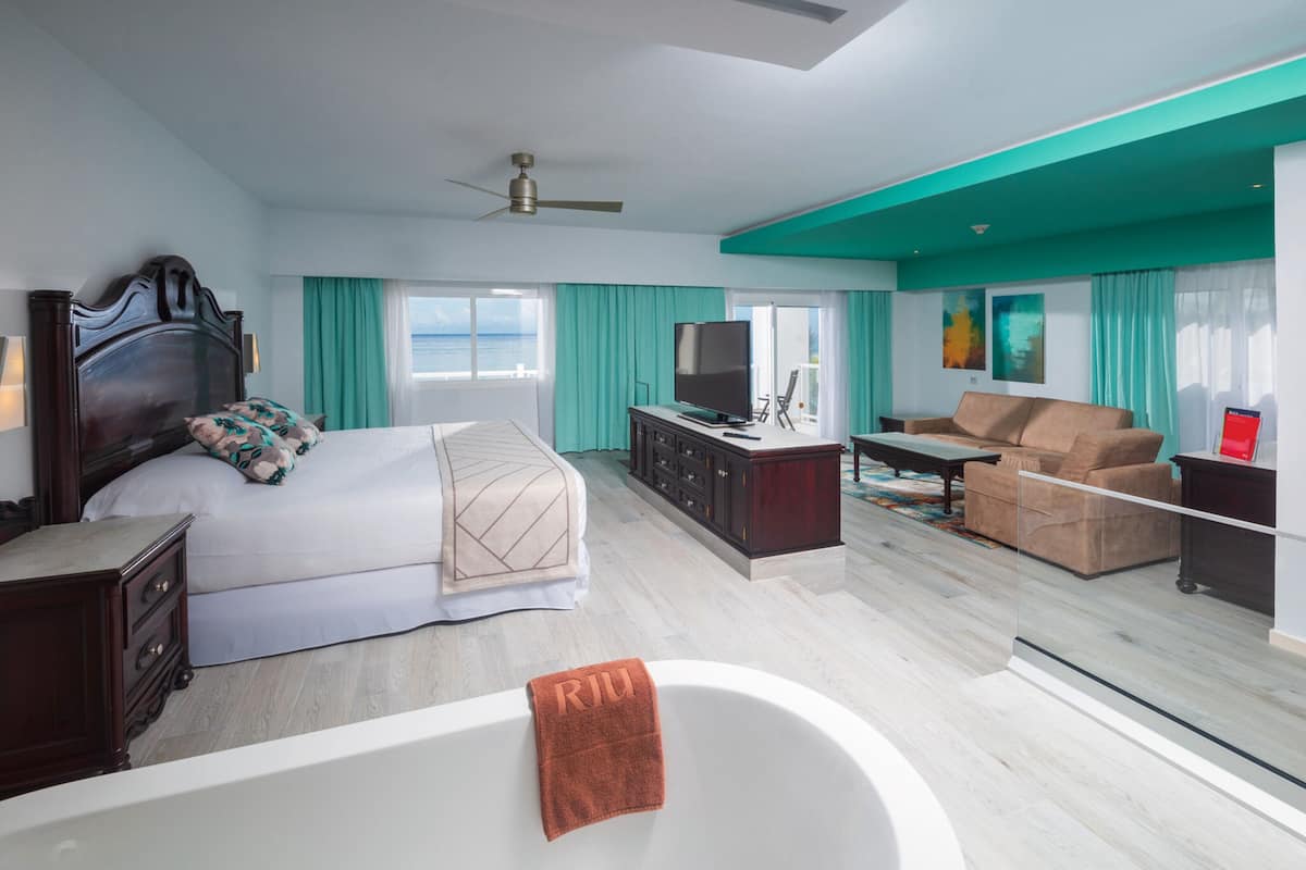 1 bedroom, free minibar, in-room safe, individually decorated