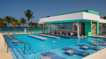 6 barer/lounger, 2 barer i basseng og 2 bassengbarer