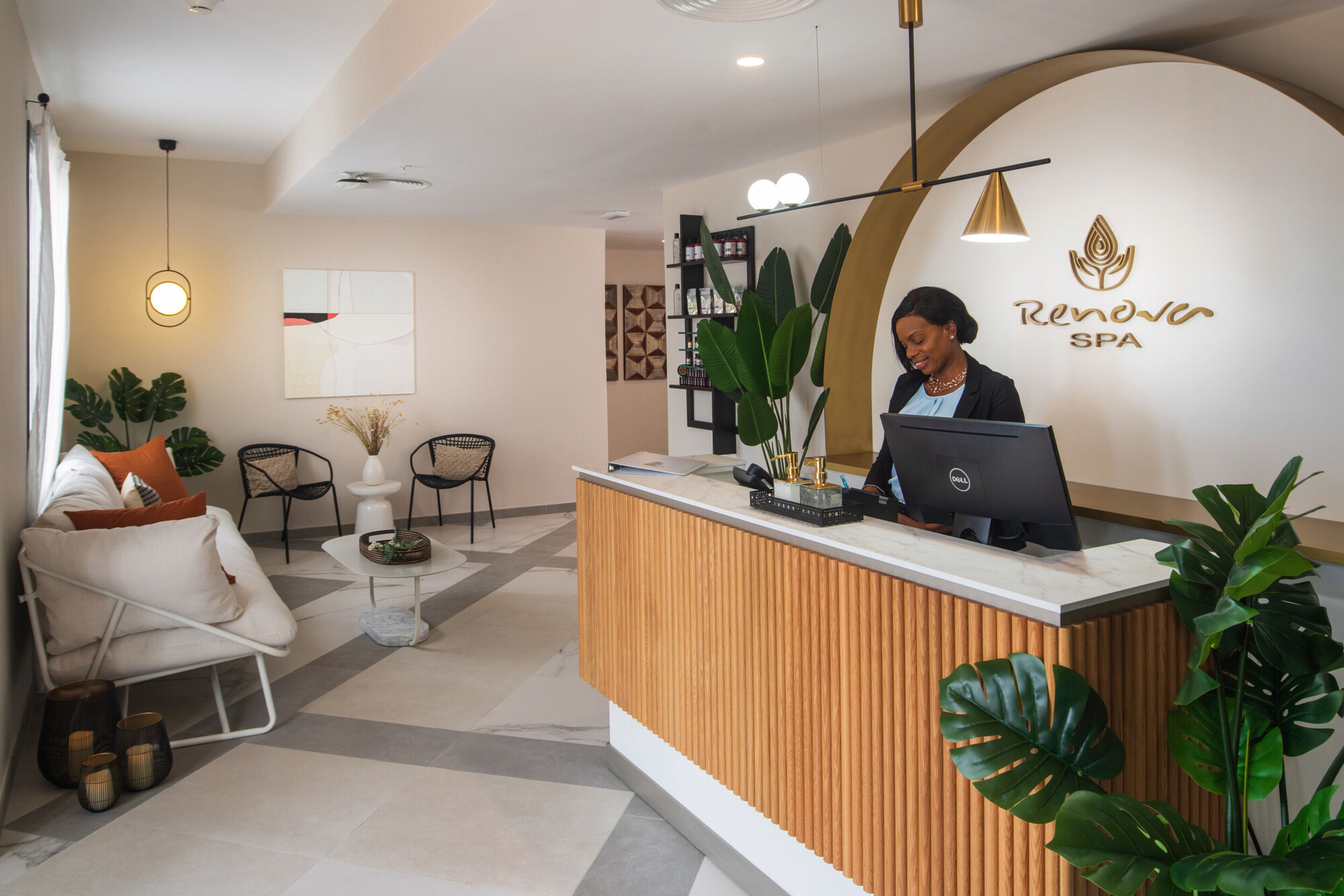 Couples treatment rooms, hot tub, body treatments, aromatherapy