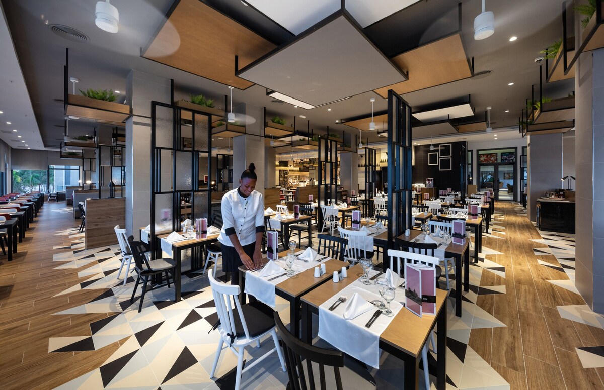 4 restaurants, dinner served, Italian cuisine