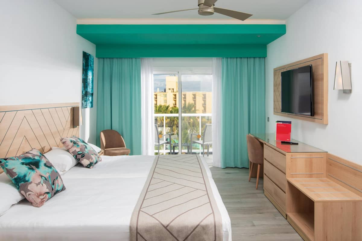 1 bedroom, free minibar, in-room safe, individually decorated