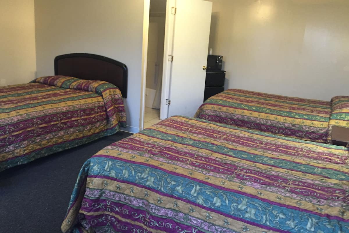 Family Room, Multiple Beds