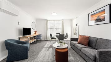 Standard-Apartment, 2 Schlafzimmer, Nichtraucher, Stadtblick | Wohnbereich