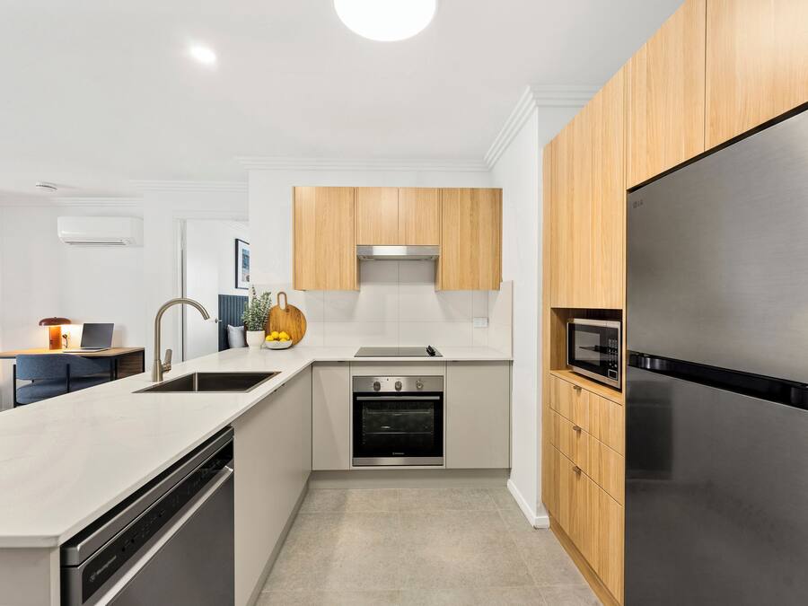 Apartamento estándar, 2 habitaciones, no fumadores, vistas a la ciudad | Cocina privada | Cafetera o tetera, frigorífico grande, microondas y horno