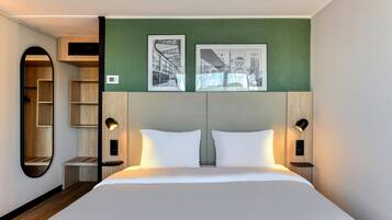 Standaard kamer, 1 queensize bed | Luxe beddengoed, een bureau, een laptopwerkplek