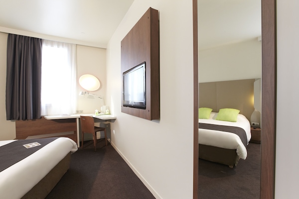 Next Generation, Standard Room, 1 Katil Kelamin (Double) | Peralatan tempat tidur premium, meja, ruang kerja komputer riba