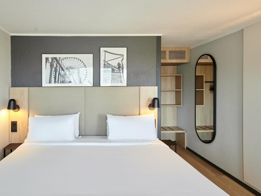 Superior Room, 1 King Bed | Premium bedding, desk, laptop workspace, blackout drapes