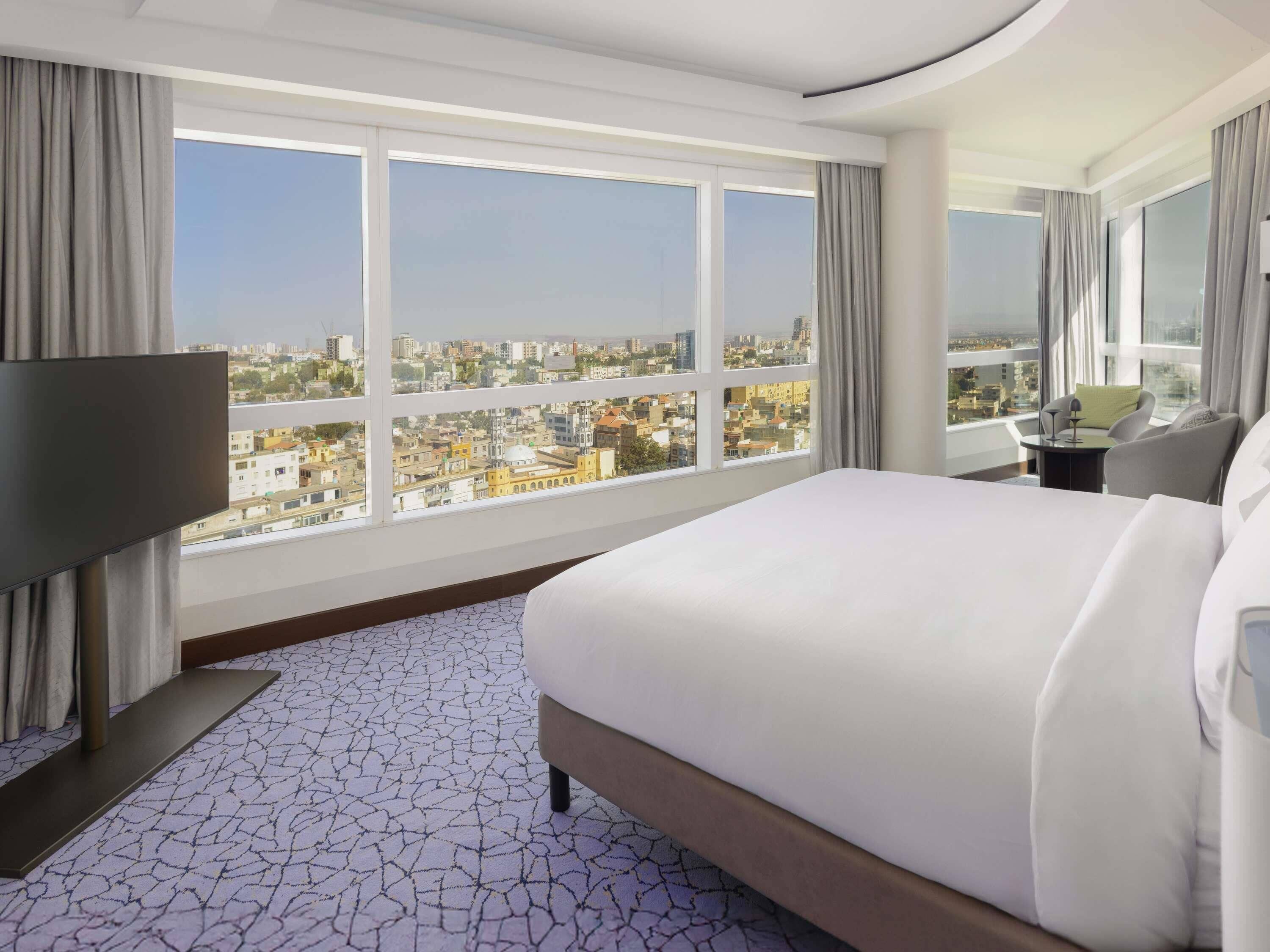 1 bedroom, down duvets, pillow-top beds, minibar