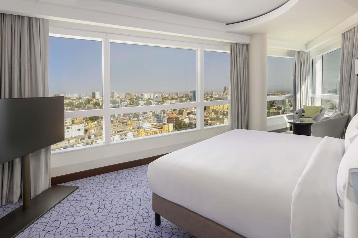 1 bedroom, down comforters, pillowtop beds, minibar