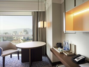 1 bedroom, down comforters, pillowtop beds, minibar