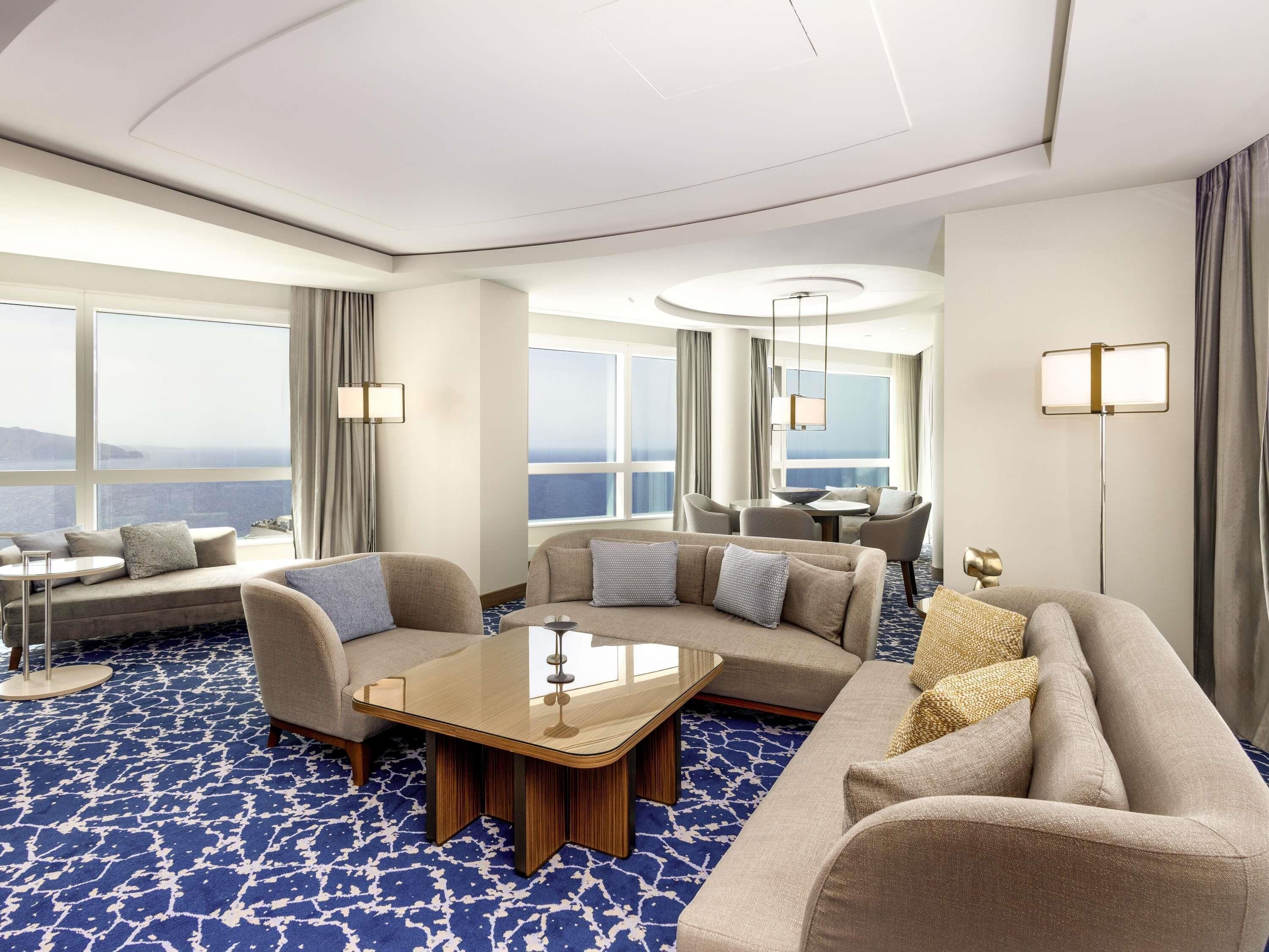 Executive Suite, 1 King Bed | 1 bedroom, down comforters, pillowtop beds, minibar