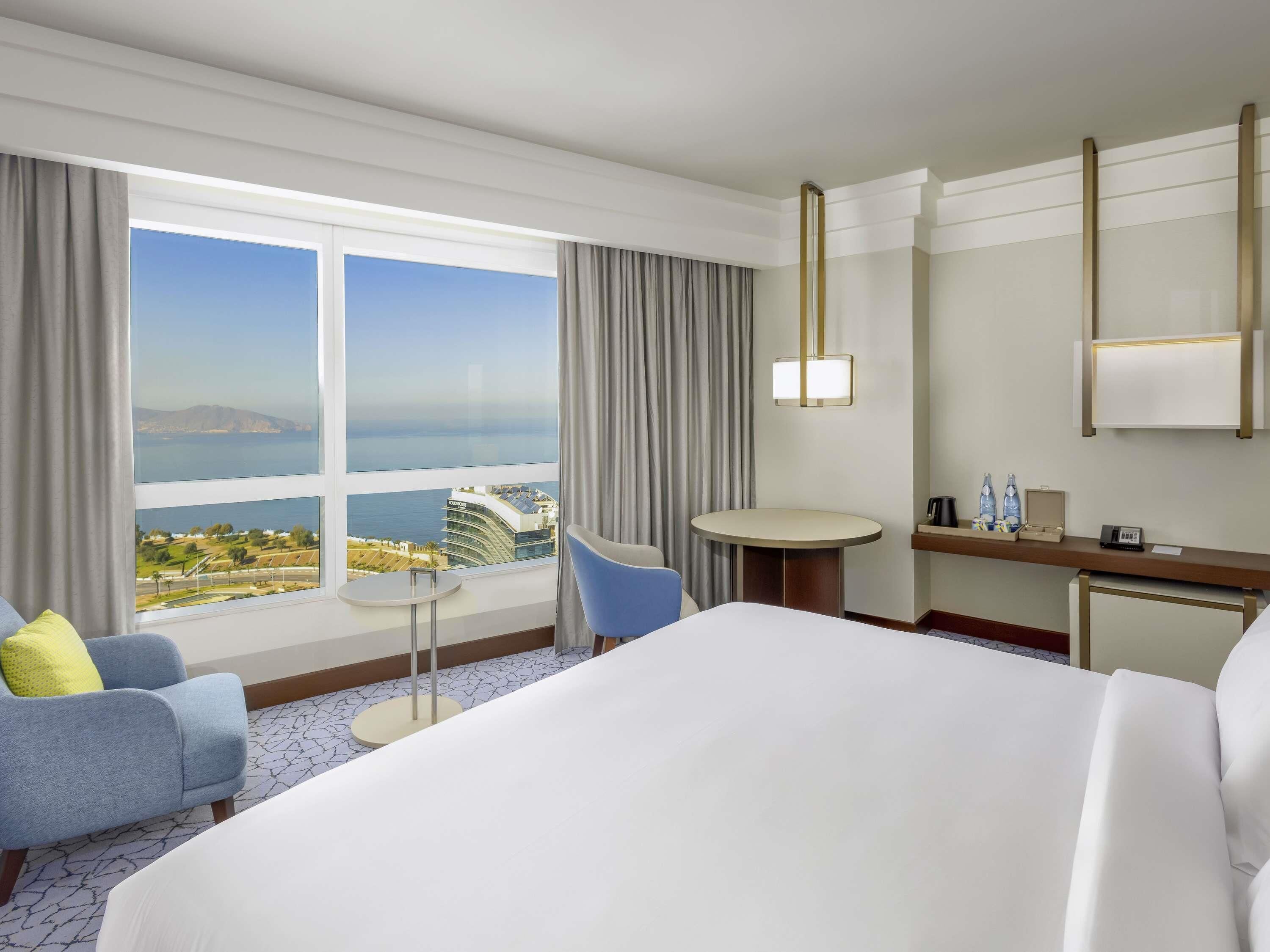 1 habitación, cubrecamas, colchones con pillow-top y minibar 