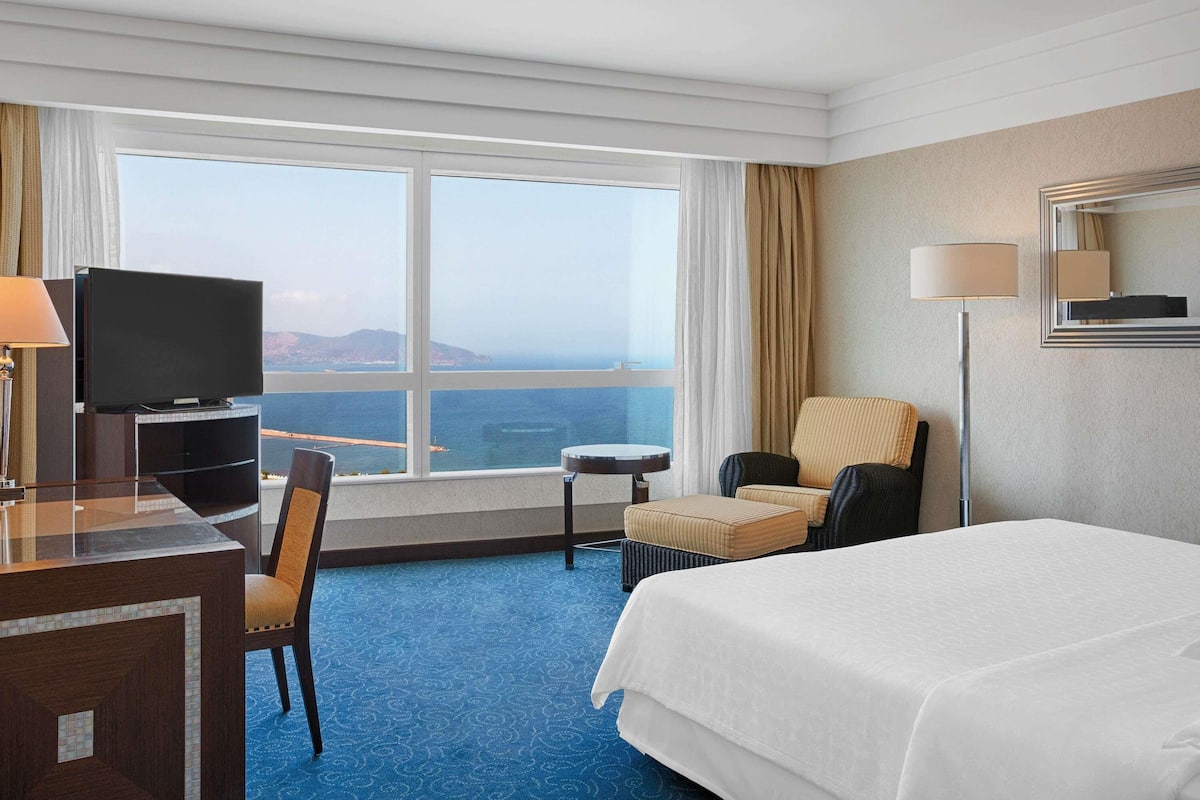 1 chambre, couette en duvet, lit avec matelas Ă plateau-coussin, minibar