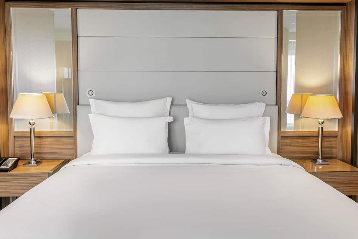1 bedroom, down comforters, pillowtop beds, minibar