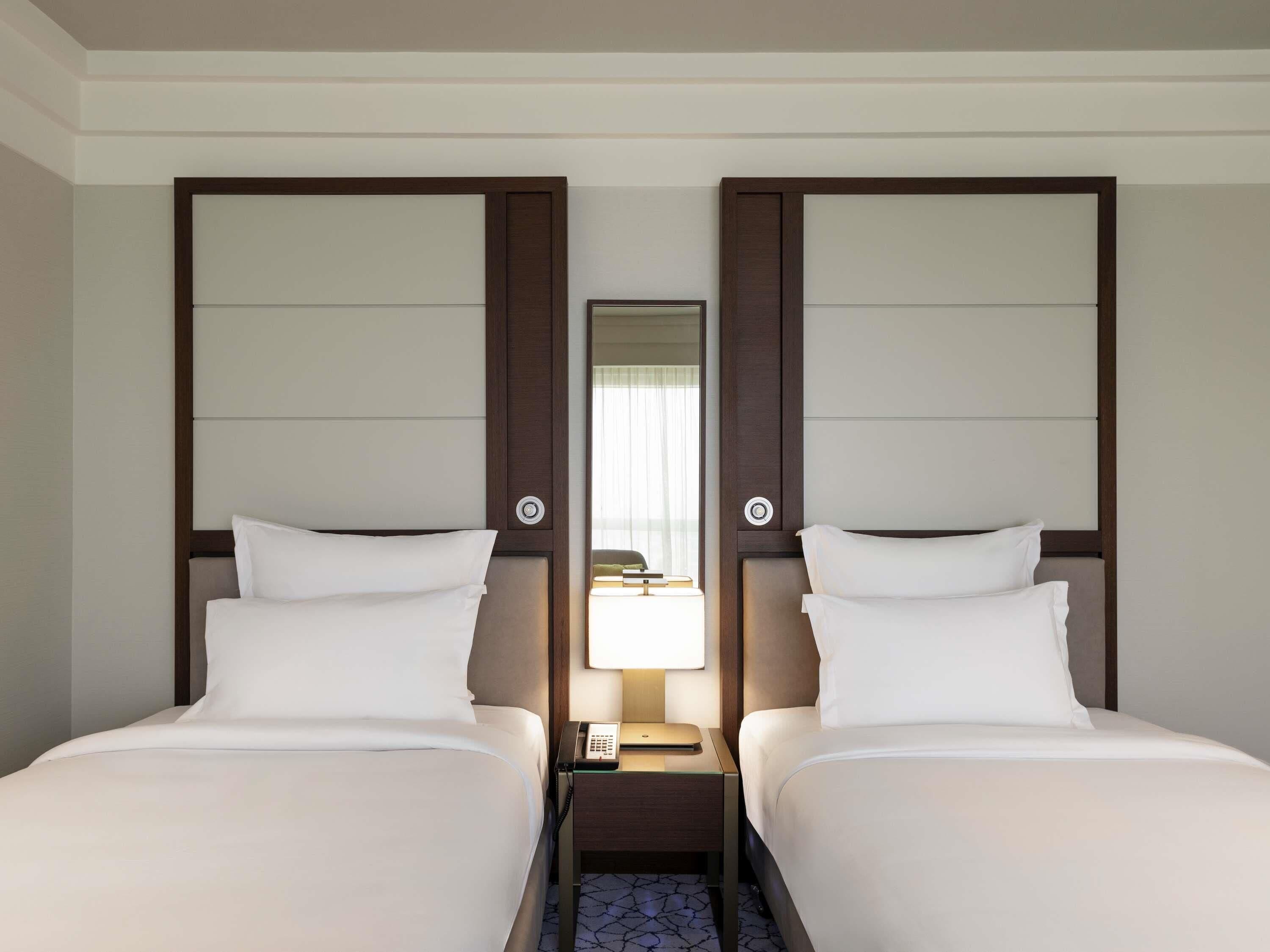 エグゼクティブ ルーム シングルベッド 2 台 | 1 室のベッドルーム、羽毛の掛け布団、ピロートップベッド、ミニバー