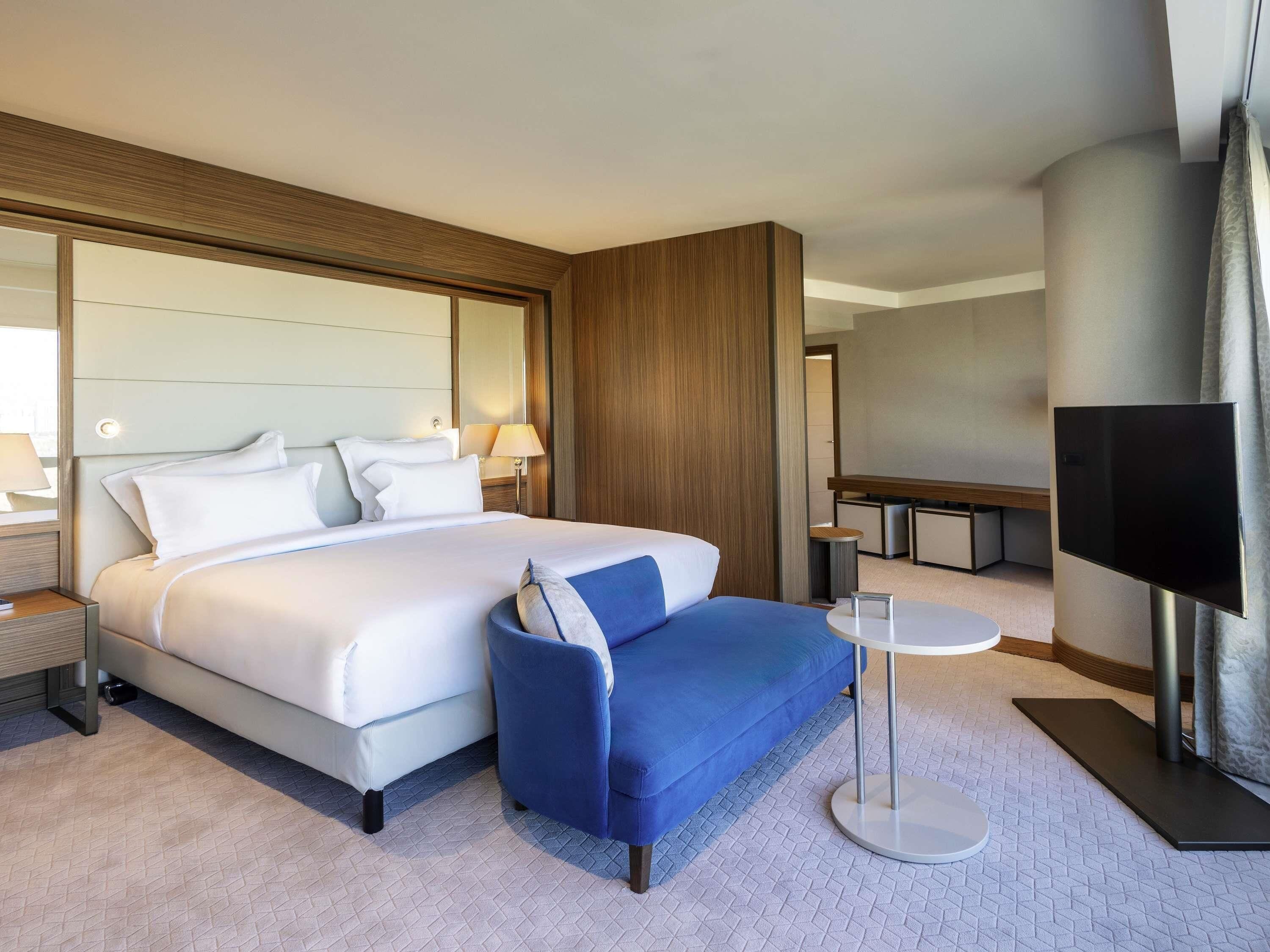 Suite – comfort, 1 kingsize-seng | 1 soverom, dundyner, senger med overmadrass og minibar