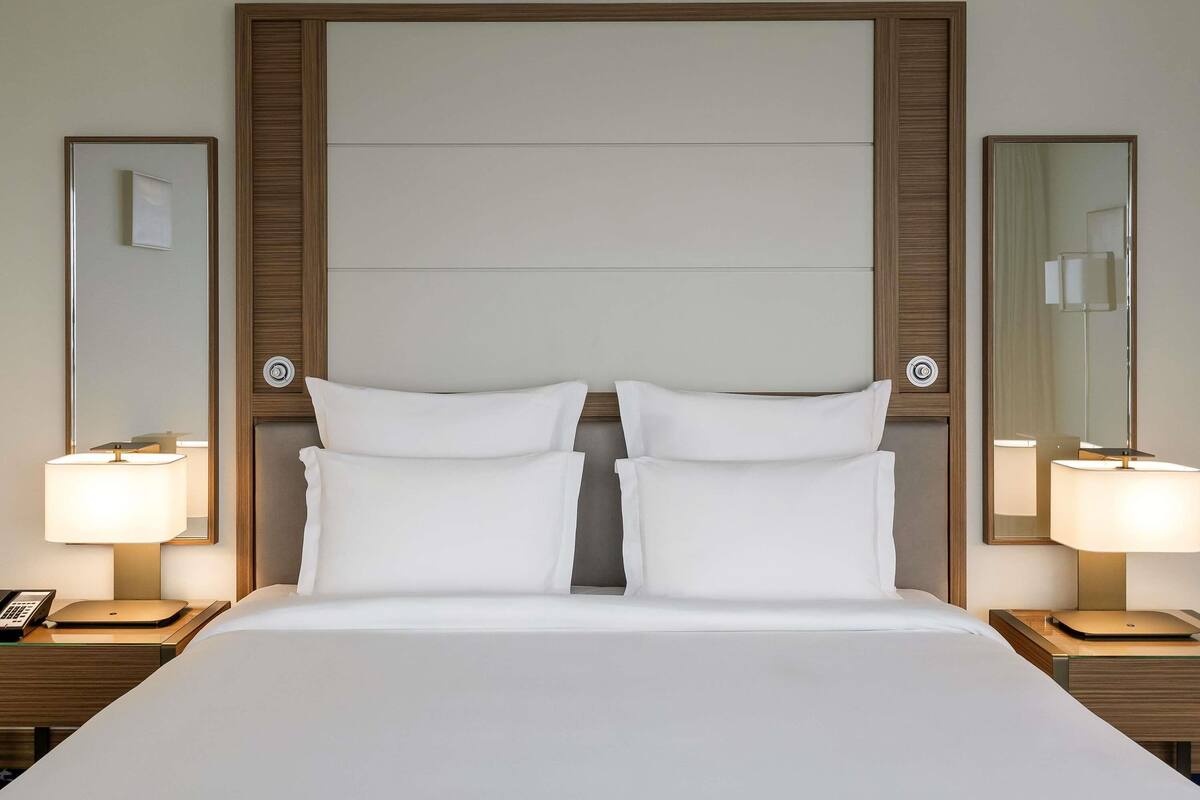 1 bedroom, down comforters, pillowtop beds, minibar