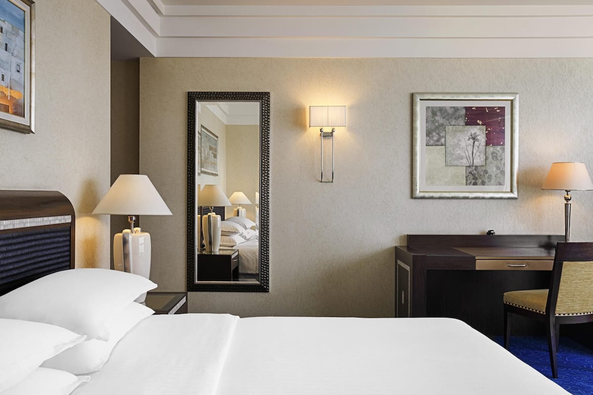1 bedroom, down comforters, pillowtop beds, minibar