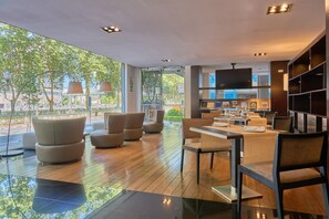 Outdoor dining - Hesperia Bilbao (Bilbao)