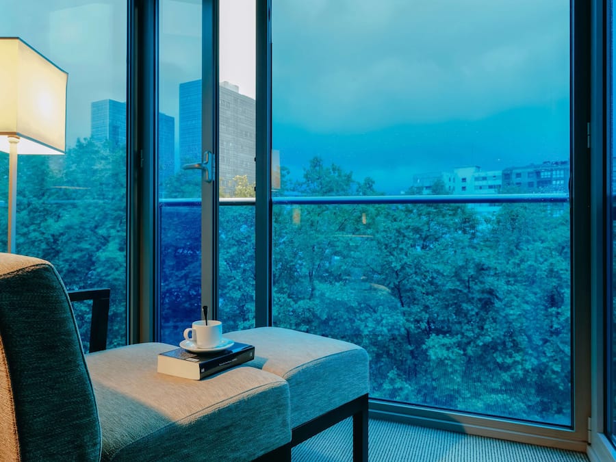 Allergitestet sengetøy, minibar, safe på rommet og skrivebord