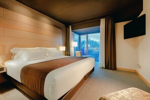 Hypo-allergenic bedding, minibar, in-room safe, desk - Hesperia Bilbao (Bilbao)