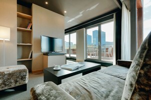 Allergikerbettwaren, Minibar, Zimmersafe, Schreibtisch