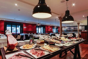 Desayuno buffet todos los días (con cargo)