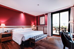 Deluxe Room, Terrace | Premium bedding, minibar, in-room safe, desk