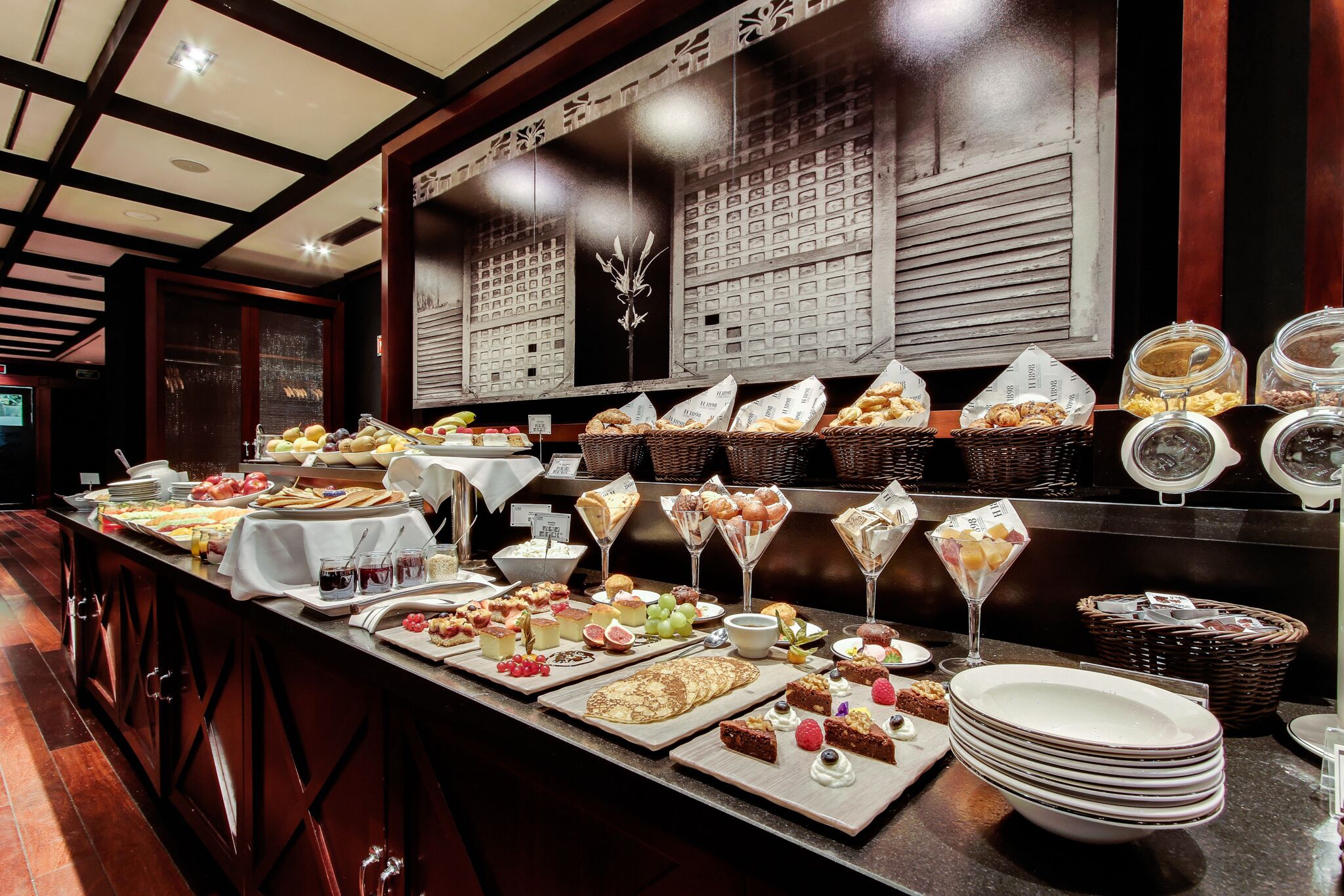 Daily buffet breakfast (EUR 22.5 per person)