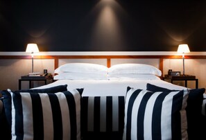 Premium bedding, minibar, in-room safe, desk - Hotel 1898 (Barcelona)