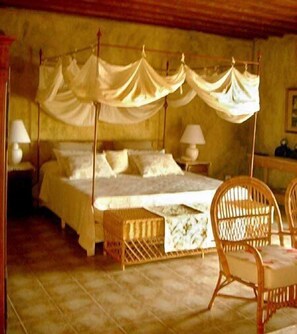 Deluxe Suite | In-room safe, free cots/infant beds, rollaway beds, free WiFi