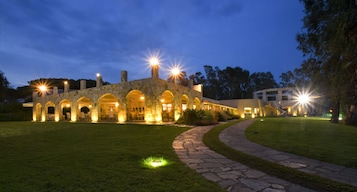 3 restaurants, breakfast, lunch, dinner served; Regional cuisine