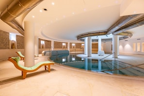 Sauna, hot tub, Turkish bath, Thai massages, Ayurvedic treatments