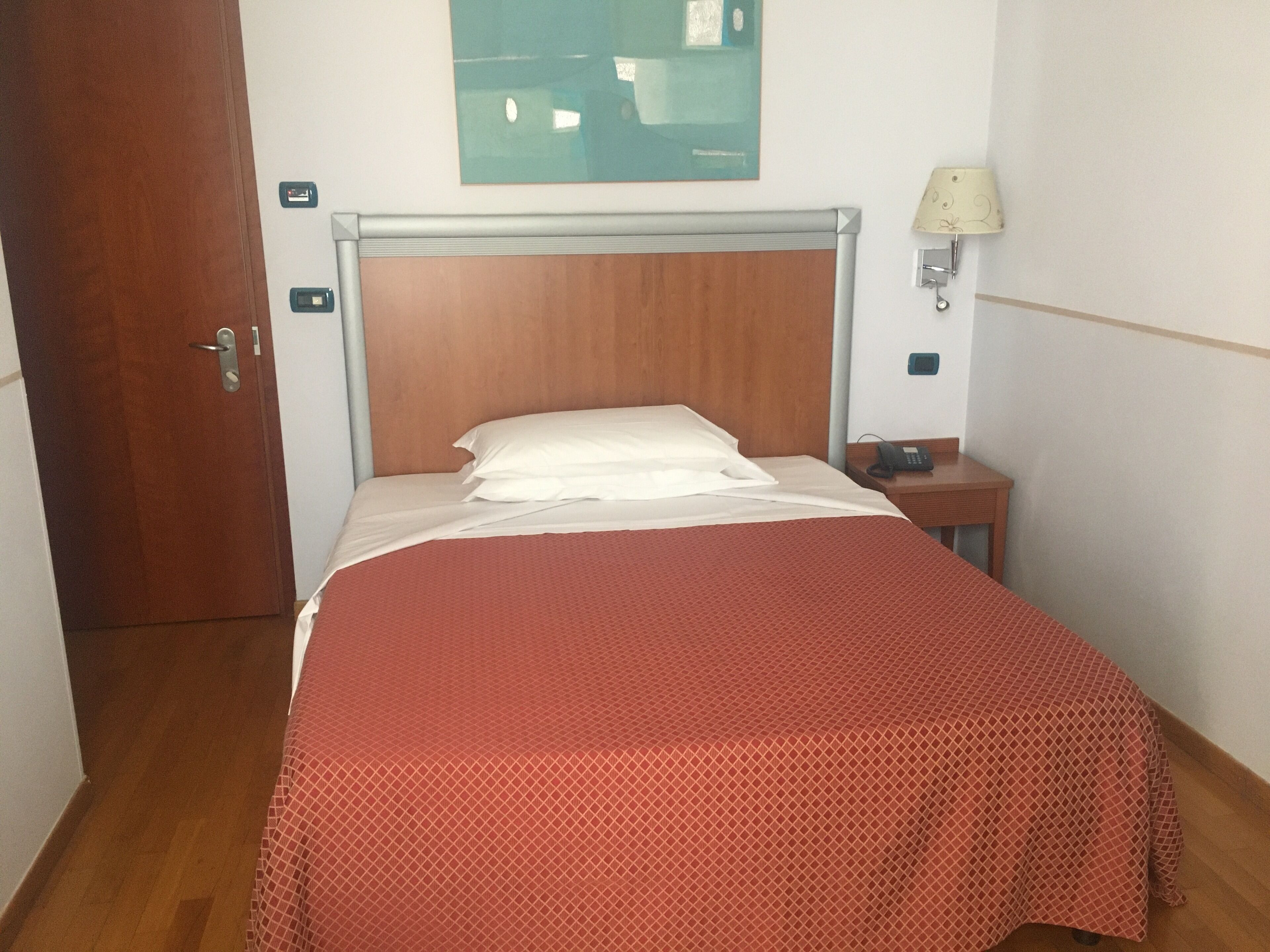 Chambre simple | Minibar, coffre-fort, bureau