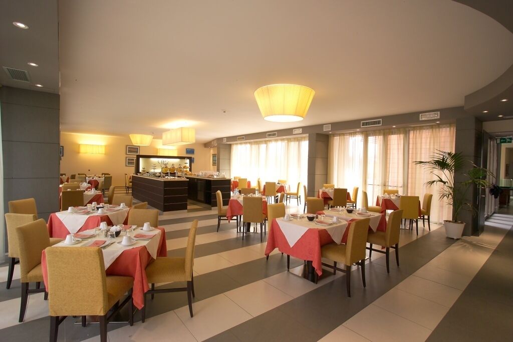 Päivittäinen buffetaamiainen (5 EUR per henkilö)