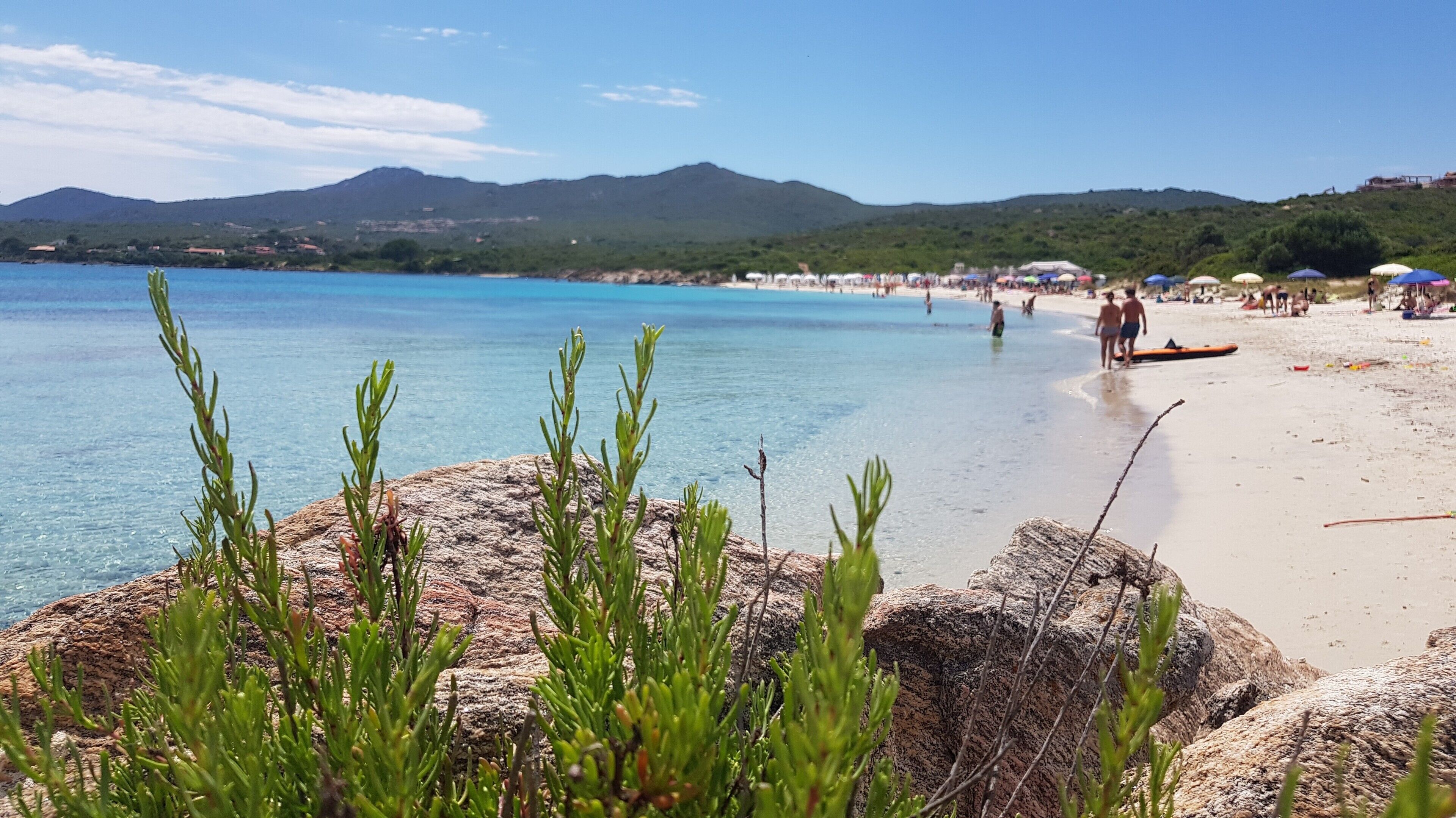 beach nearby, white sand, 3 beach bars