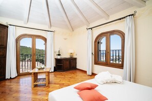 Junior-Doppel- oder -Zweibettzimmer (Lavanda) | Daunenbettdecken, Minibar, Zimmersafe, Schreibtisch