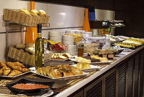 Breakfast, lunch and dinner served