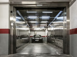 Self-parking (surcharge) 16 per day