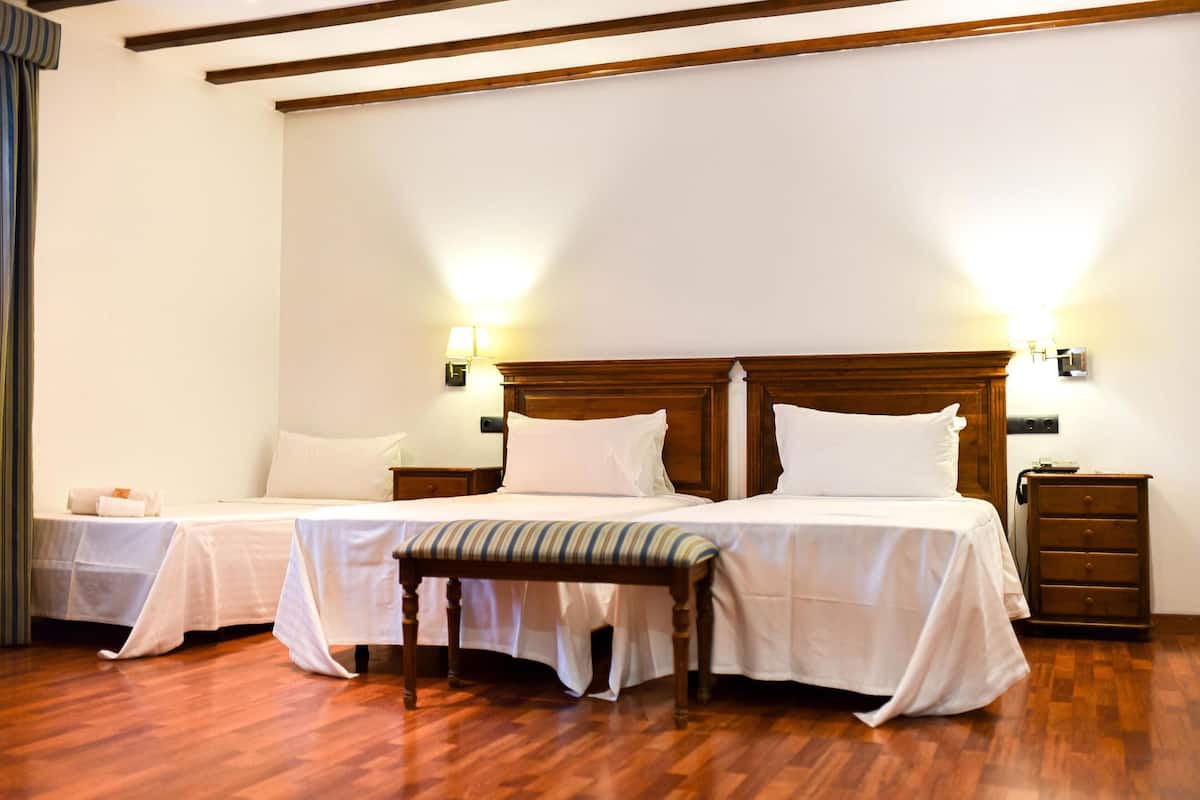 1 bedroom, in-room safe, desk, blackout curtains