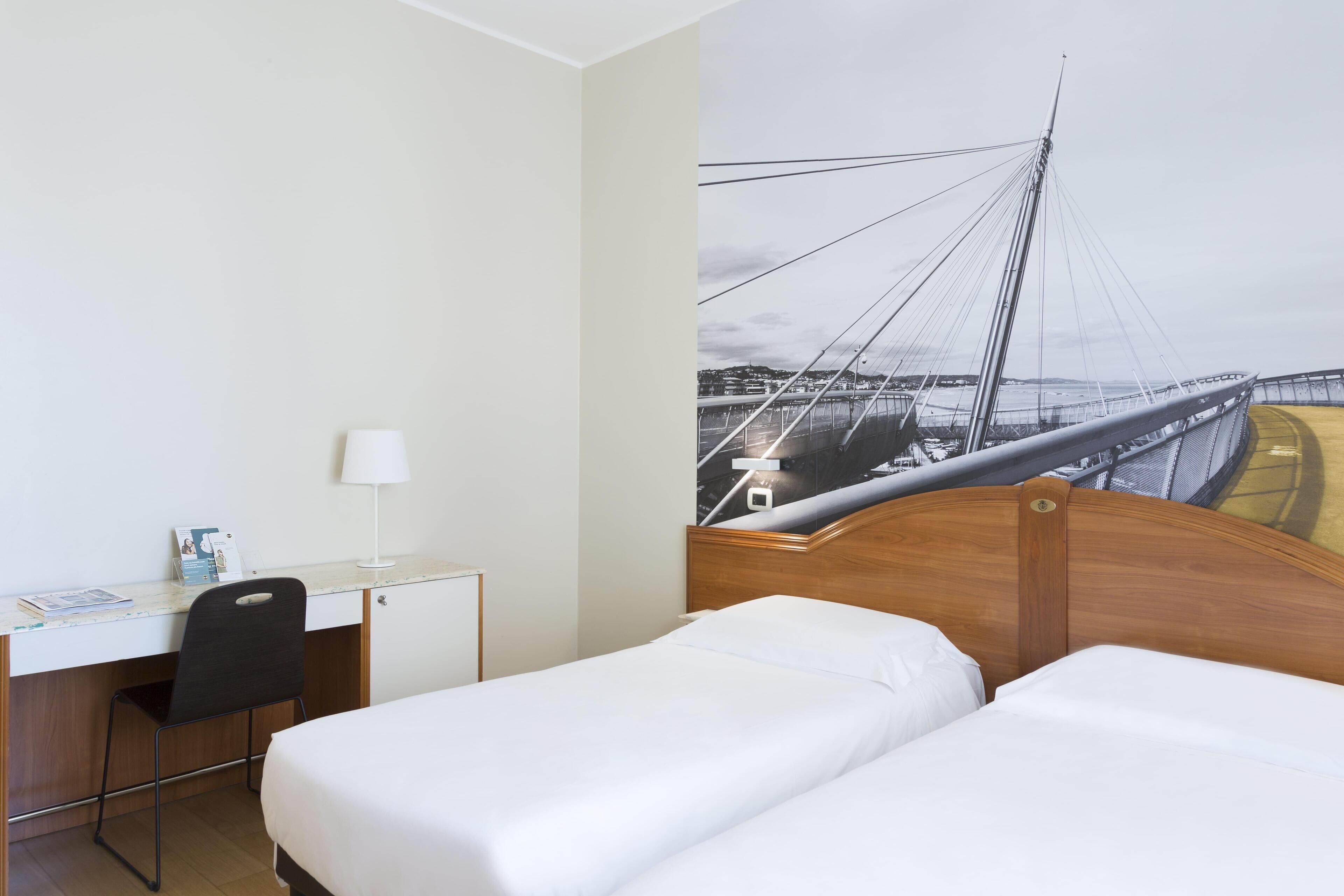 Couette en duvet d'oie, coffres-forts dans les chambres, bureau